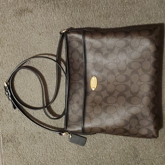 Coach Leather Crossbody 🍫 chocolate on light brown. EUC!!! - Picture 1 of 14